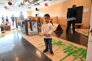 Montfaucon-en-Velay : des décors en carton créés par les enfants et pour les enfants