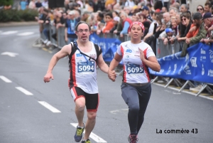 Wahiba Limaiem, ic avec Julien Garnier, lors des 5 km du Puy en mai