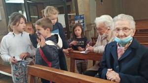 Dunières : l&#039;aurevoir des écoliers aux religieuses