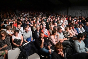 Festival du rire d&#039;Yssingeaux : Antonia de Rendinger en formidable rampe de lancement