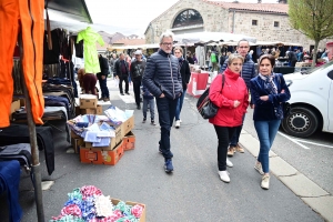 Montfaucon-en-Velay : 90 exposants ont déballé à la Foire des râteaux