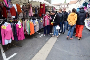 Montfaucon-en-Velay : 90 exposants ont déballé à la Foire des râteaux