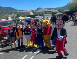 Saint-Julien-Chapteuil : 276 exposants et des mascottes sur la brocante