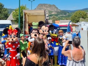 Saint-Julien-Chapteuil : 276 exposants et des mascottes sur la brocante