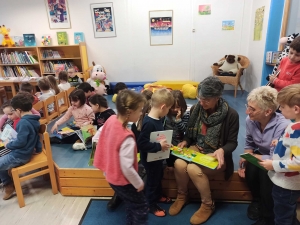 Festival du livre et contes autour du monde à l&#039;école du &quot;Château&quot; à Monistrol