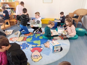 Festival du livre et contes autour du monde à l&#039;école du &quot;Château&quot; à Monistrol