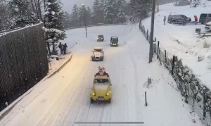 Beauzac : Alan Blondeau sur une course sur glace avec sa 2CV