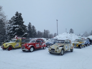 Beauzac : Alan Blondeau sur une course sur glace avec sa 2CV