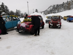 Beauzac : Alan Blondeau sur une course sur glace avec sa 2CV