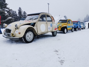 Beauzac : Alan Blondeau sur une course sur glace avec sa 2CV