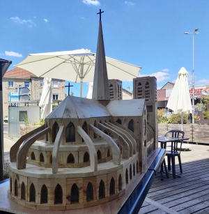 Dunières : après la Tour Eiffel, première sortie pour la cathédrale Notre-Dame de Paris en bois