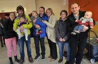 uliette, Ruben et Aubin avec leurs parents.