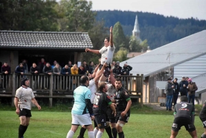 Rugby : Tence passe par un trou de souris