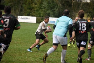 Rugby : Tence passe par un trou de souris