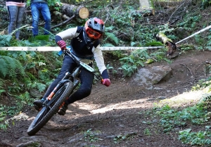 Justin Dufour sur le podium de la Coupe de France enduro series VTT