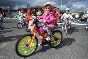 Saint-Maurice-de-Lignon : le corso fleuri anime le village (vidéo)