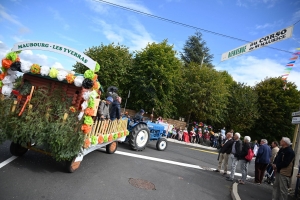 Saint-Maurice-de-Lignon : le corso fleuri anime le village (vidéo)