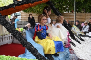 Saint-Maurice-de-Lignon : le corso fleuri anime le village (vidéo)