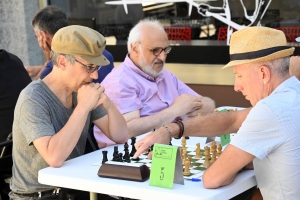 Yssingeaux : des parties d&#039;échecs très serrées sur la place Carnot