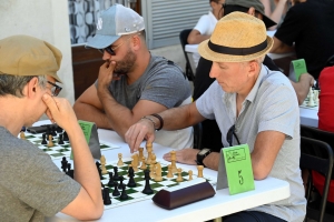 Yssingeaux : des parties d&#039;échecs très serrées sur la place Carnot