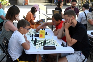 Yssingeaux : des parties d&#039;échecs très serrées sur la place Carnot