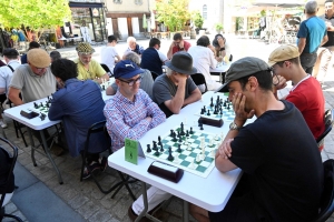 Yssingeaux : des parties d&#039;échecs très serrées sur la place Carnot