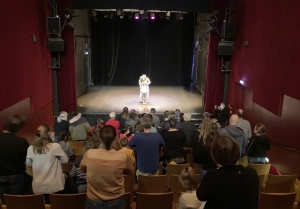 Myriam Pellicane reine du conte au théâtre d&#039;Yssingeaux