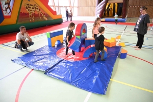 Retournac : le parc de structures gonflables à l&#039;aise au gymnase