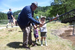 Sainte-Sigolène : des poissons et des enfants à la pêche à Vaubarlet