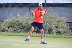 Tennis : Jules Tavernier prend sa revanche sur Matéo Rouchouse à Monistrol