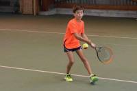 De jeunes tennismen réalisent leurs premiers matches