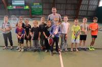 De jeunes tennismen réalisent leurs premiers matches