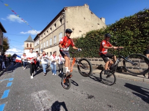 Saint-Maurice-de-Lignon : un corso ensoleillé dans la rue Nationale (vidéo)