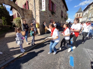 Saint-Maurice-de-Lignon : un corso ensoleillé dans la rue Nationale (vidéo)