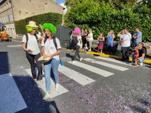 Saint-Maurice-de-Lignon : un corso ensoleillé dans la rue Nationale (vidéo)