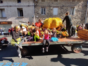 Saint-Maurice-de-Lignon : un corso ensoleillé dans la rue Nationale (vidéo)