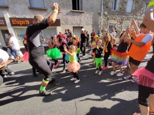 Saint-Maurice-de-Lignon : un corso ensoleillé dans la rue Nationale (vidéo)