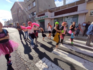 Saint-Maurice-de-Lignon : un corso ensoleillé dans la rue Nationale (vidéo)