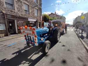 Saint-Maurice-de-Lignon : un corso ensoleillé dans la rue Nationale (vidéo)