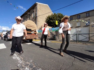 Saint-Maurice-de-Lignon : un corso ensoleillé dans la rue Nationale (vidéo)