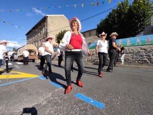 Saint-Maurice-de-Lignon : un corso ensoleillé dans la rue Nationale (vidéo)