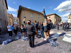 Saint-Maurice-de-Lignon : un corso ensoleillé dans la rue Nationale (vidéo)