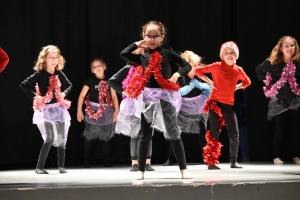 Grazac : les écoliers sur scène pour leur spectacle de Noël