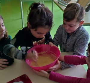 Des rois et des reines maison à l&#039;école de Charrées à Retournac