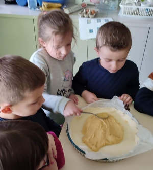 Des rois et des reines maison à l&#039;école de Charrées à Retournac