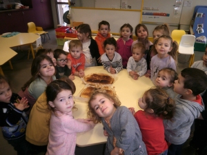 Des rois et des reines maison à l&#039;école de Charrées à Retournac