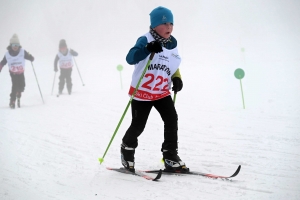 Les skieurs bravent le brouillard aux championnats de ski de fond aux Estables