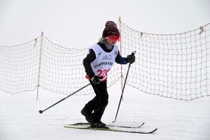 Les skieurs bravent le brouillard aux championnats de ski de fond aux Estables