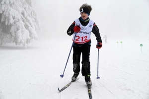 Les skieurs bravent le brouillard aux championnats de ski de fond aux Estables