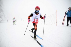 Les skieurs bravent le brouillard aux championnats de ski de fond aux Estables